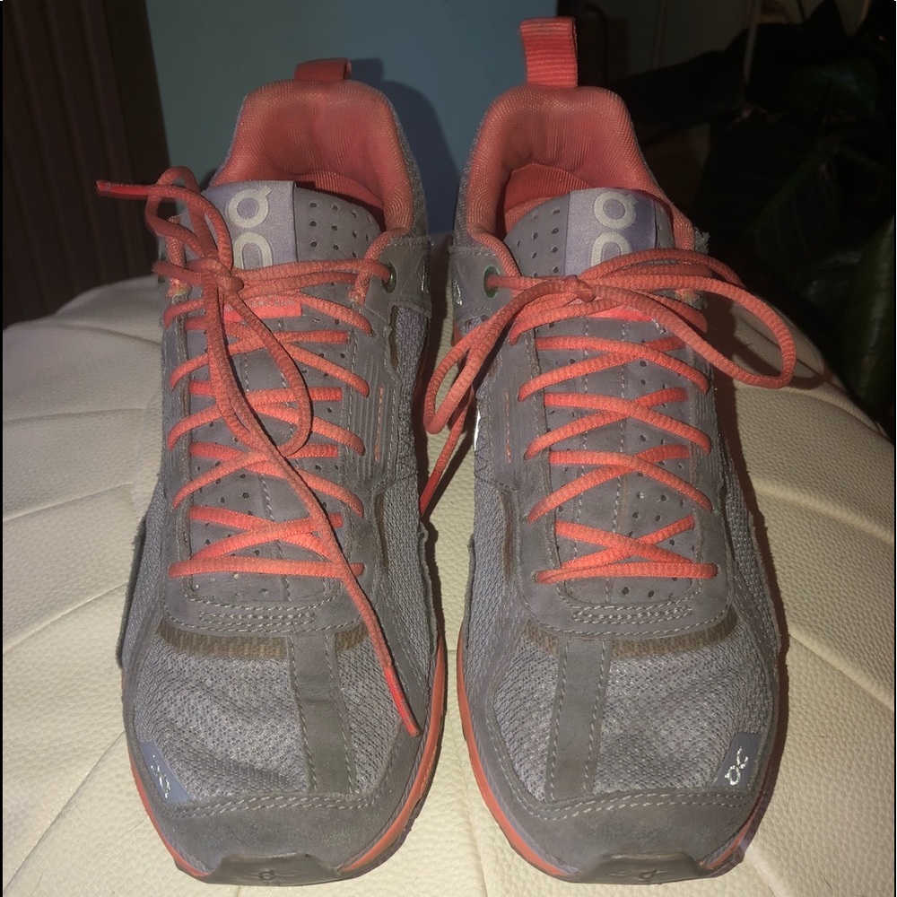 On cloud Swiss engineered running sneakers 8W